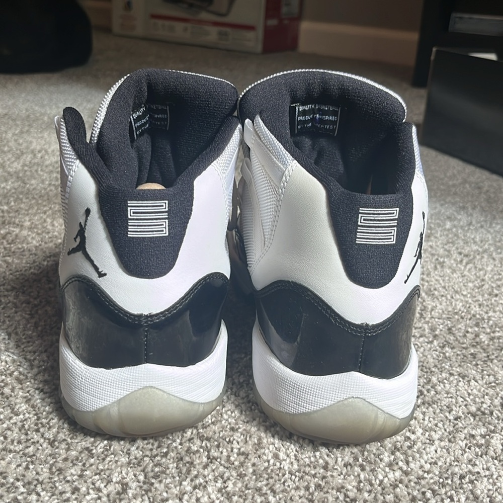 Air Jordan 11 Retro (GS) Concord - Picture 4 of 7